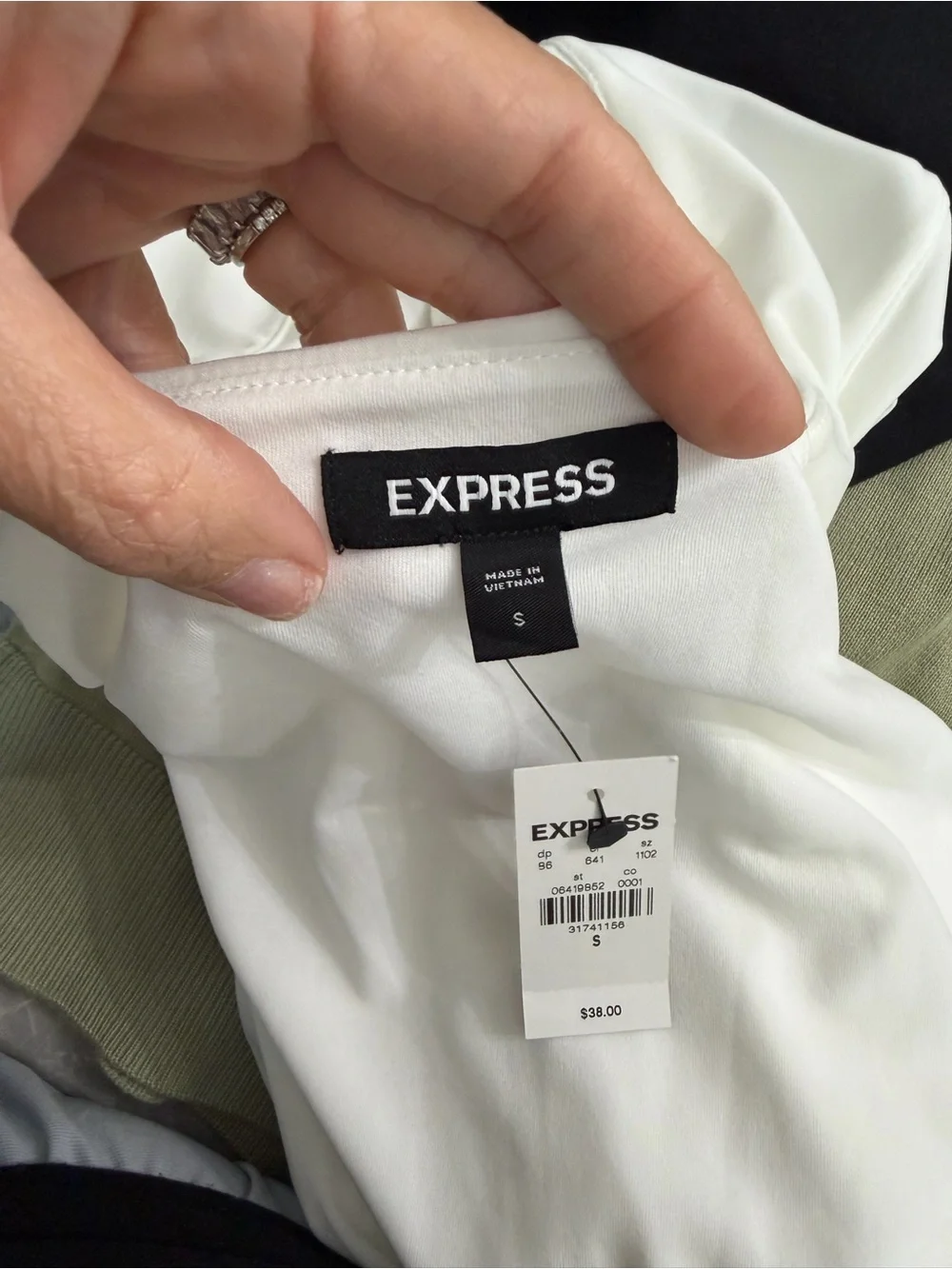 Express White Gathered Shoulder Sleeveless Blouse - Picture 5 of 7